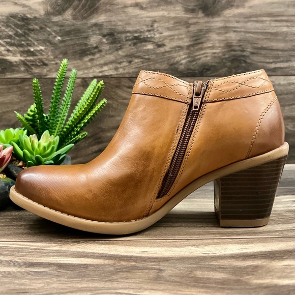 NIB Earth Lina Austin Notched Heeled Low Cut Leather Bootie Camel 9M - Picture 6 of 12